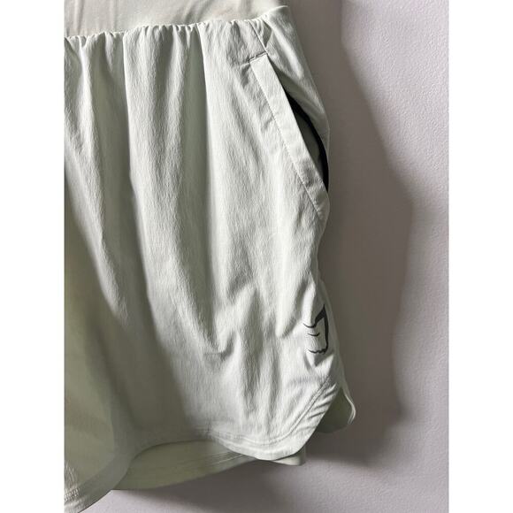 Gymshark 2 in 1 shorts women's size Medium - Picture 4 of 6